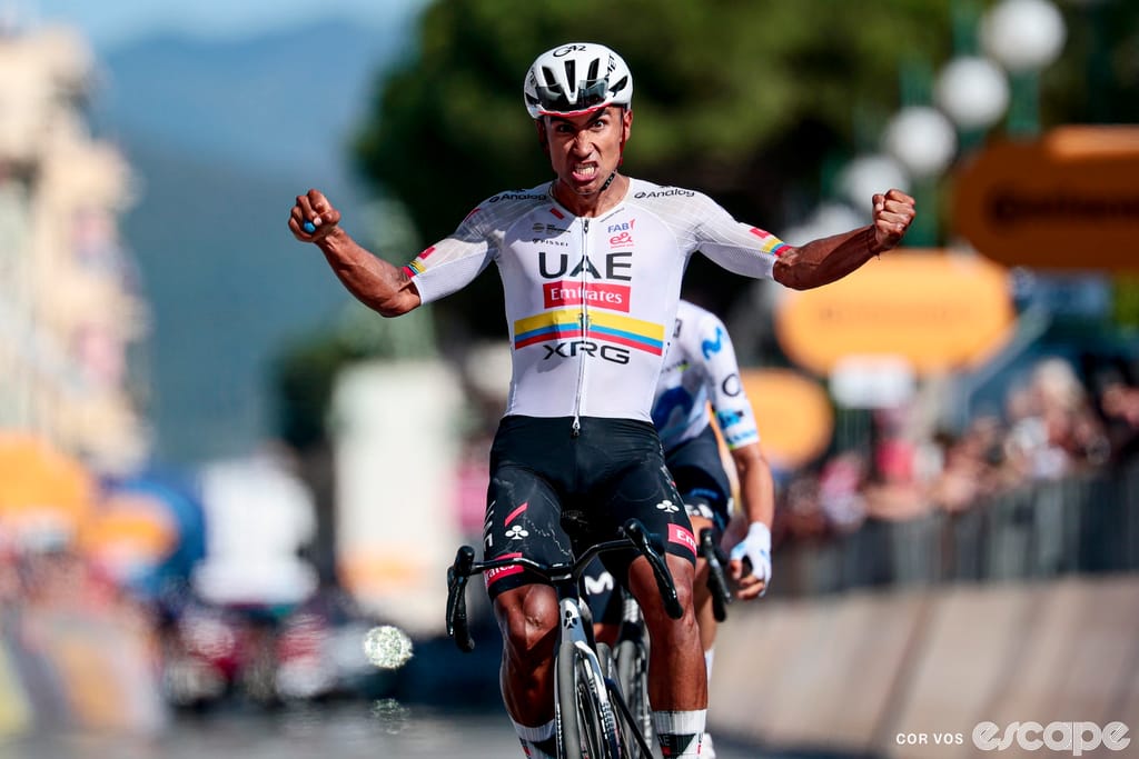 Hat trick: Narváez bests Mas to win stage 11 of the Giro d'Italia